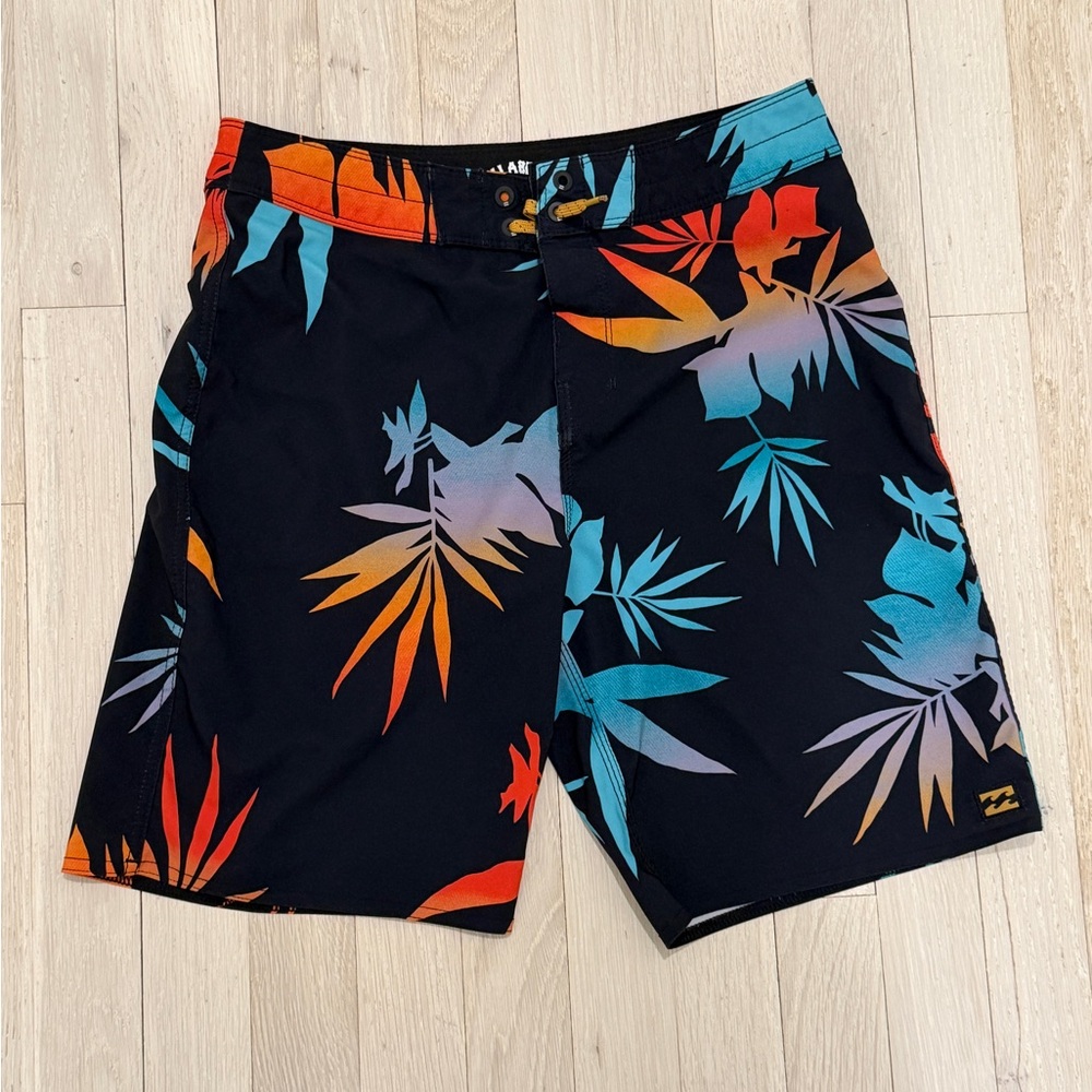 Billabong Black and Blue Board Shorts Men’s Size 27